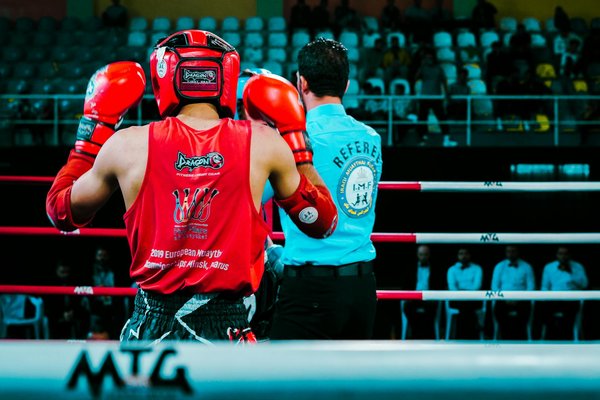 Quelle stratégie nutritionnelle est optimale pour un athlète pratiquant le décathlon?